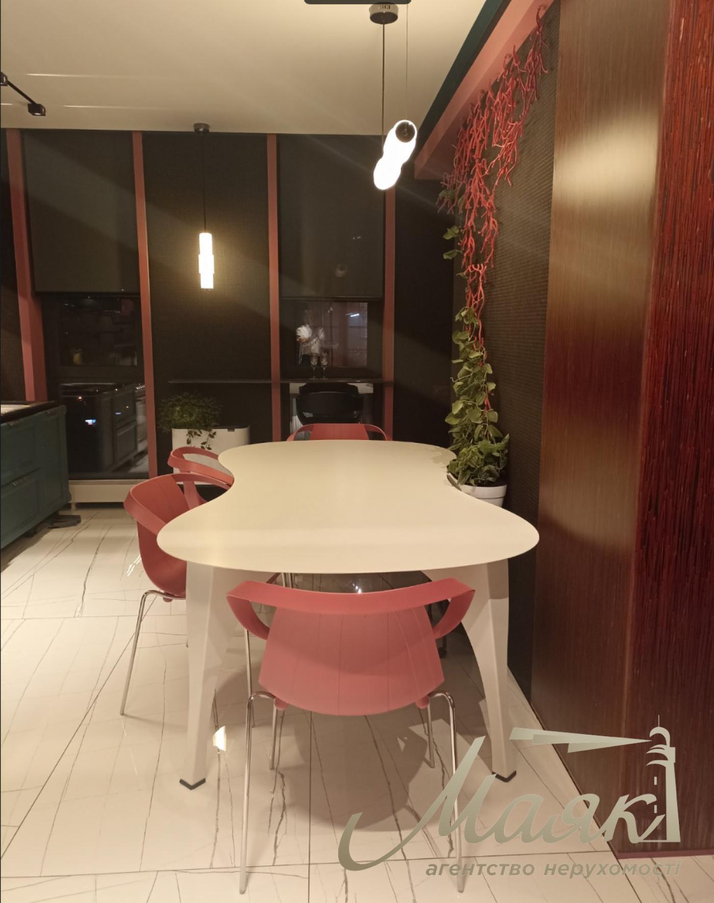 Продаж 2к квартири в ЖК "CHICAGO Central House" Чикаго, Антоновича 44, Київ