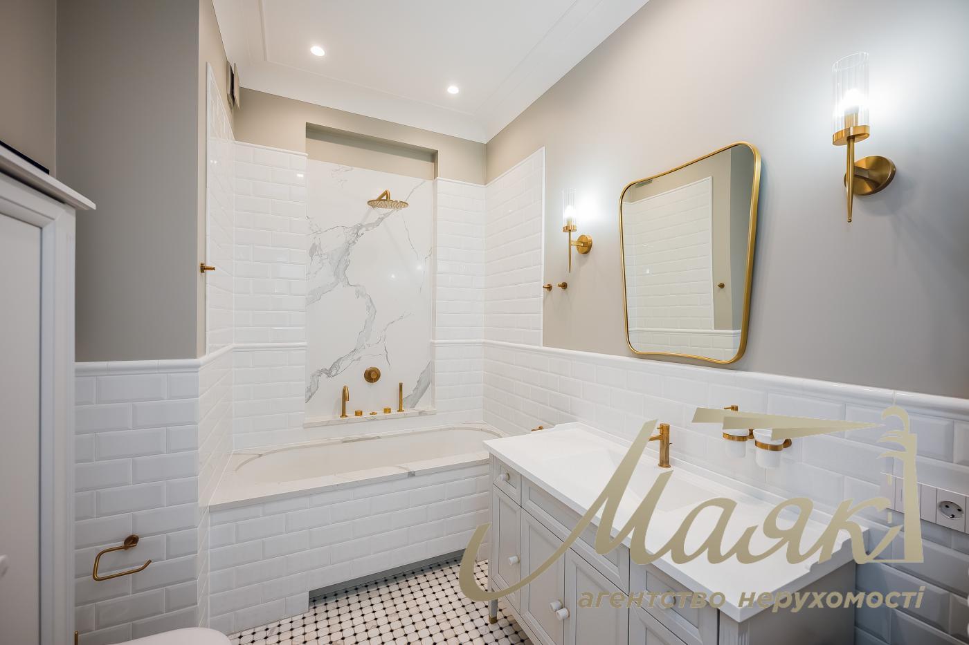 Продаж 3к квартири 99 м2, вул. Дегтярна 18, Воздвиженка. Дігтярна 18, Воздвиженка, Київ