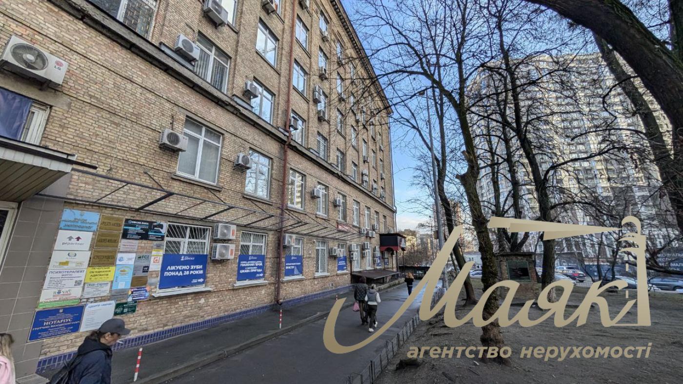 Продаж офісних приміщень 974м2 у центрі Печерська вул. Євгена Коновальця, 31