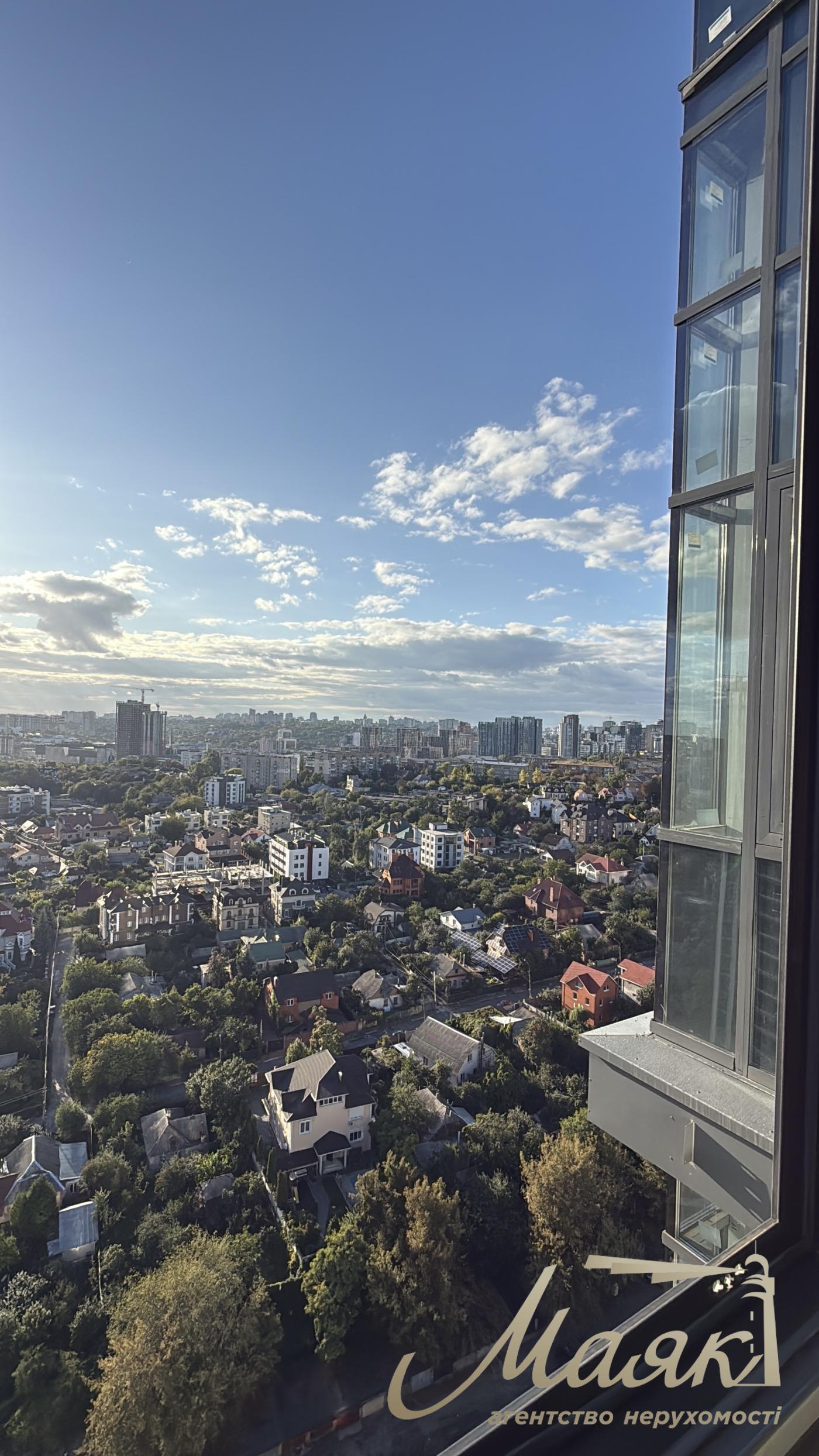 Продаж квартири з великою терасою без ремонту в преміальному ЖК "Новопечерські Липки", Печерський район, Київ