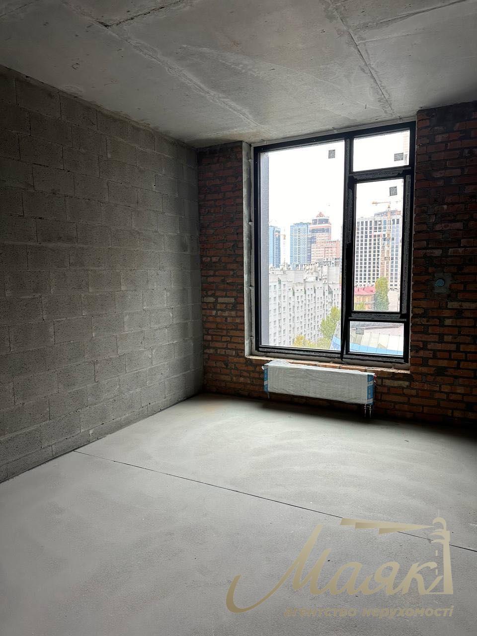 Продажа квартиры 100 кв.м. без ремонта в ЖК Тriiinity