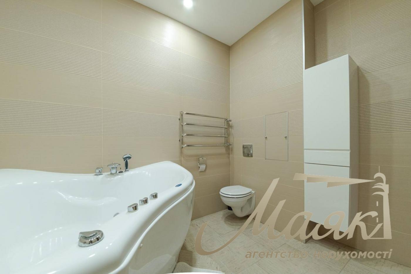 Rent 2-bedroom apartment 85m2 LCD Novopecherskie Lipki str. Andrey Verkhoglyada