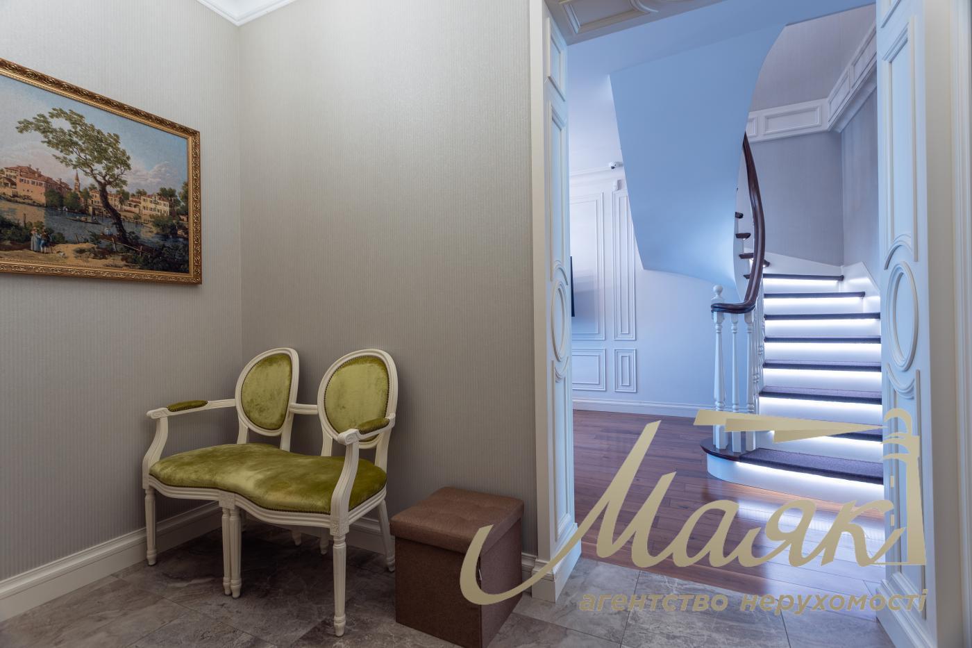 Sale 4k apartment with parking place in LCD Zverinetskyi, Pechersk, Kiev