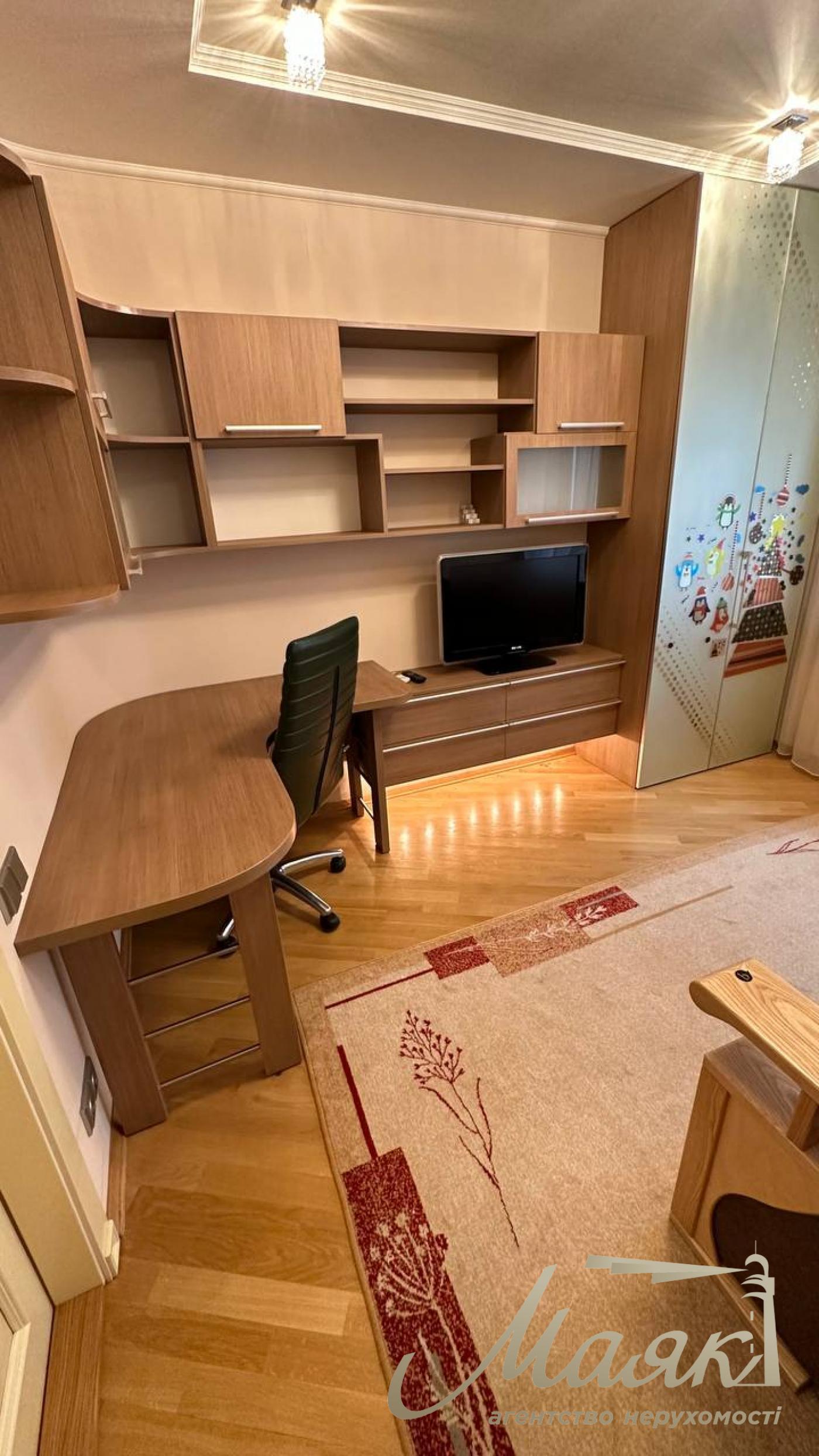 Rent 3-room apartment st. Shelkovichnaya, Lipki