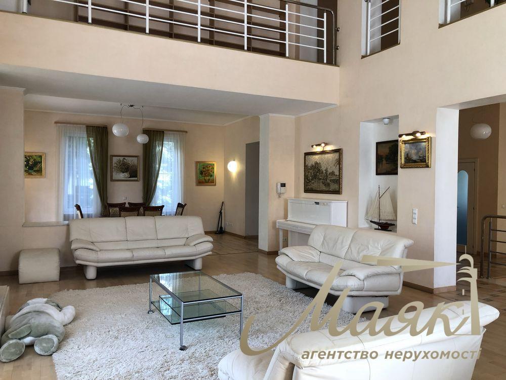 Продаж будинку з басейном у КМ "Золоті Ворота" Козин