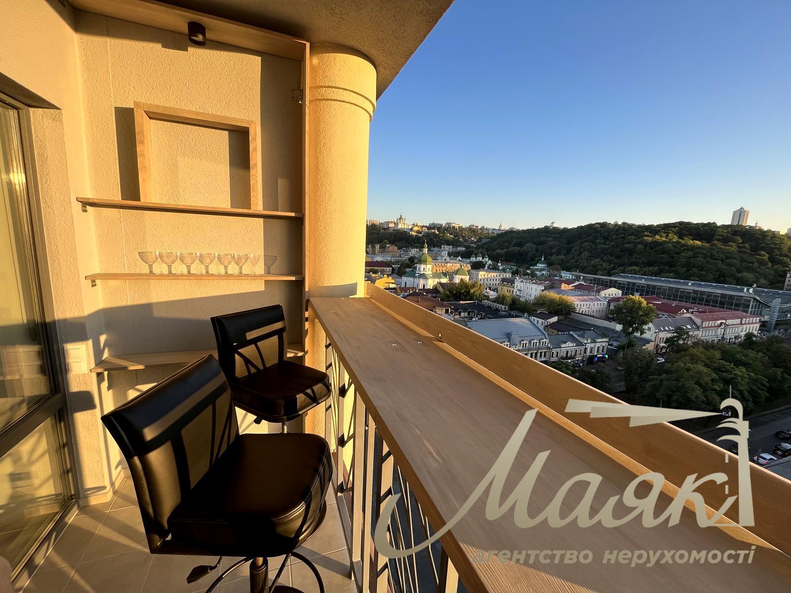 Продажа двухуровневой 1-комнатной квартиры в центре Подола, м. Контрактовая площадь