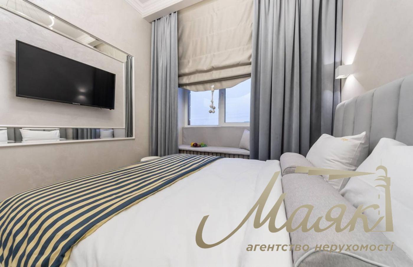 Rent a 4-room apartment on Khreshchatyk