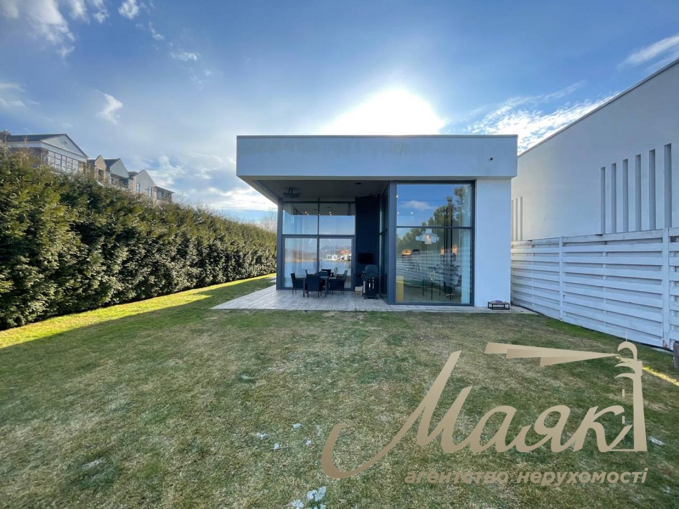 Оренда будинку Лісники- 200 м2 у котеджному містечку Хутір Ясний, з виходом на озеро, 10 соток