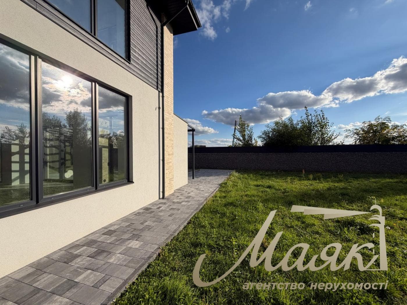 Продаж 2-поверхового будинку площею 300 м², КГ Хутір Ясний