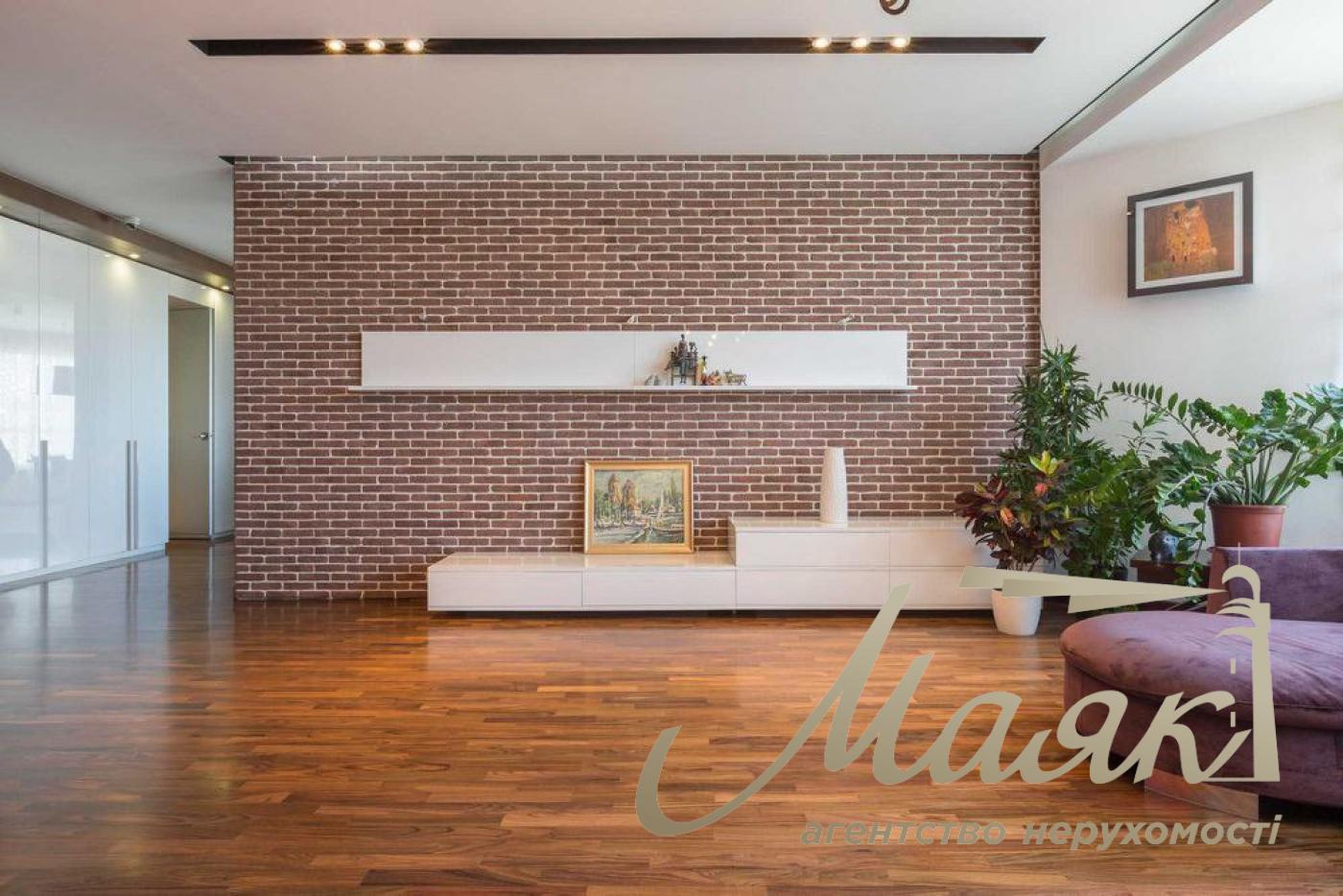 Sale of 4-room apartment, Kudryashova street 20, Vremena Goda residential complex, Solomensky district!