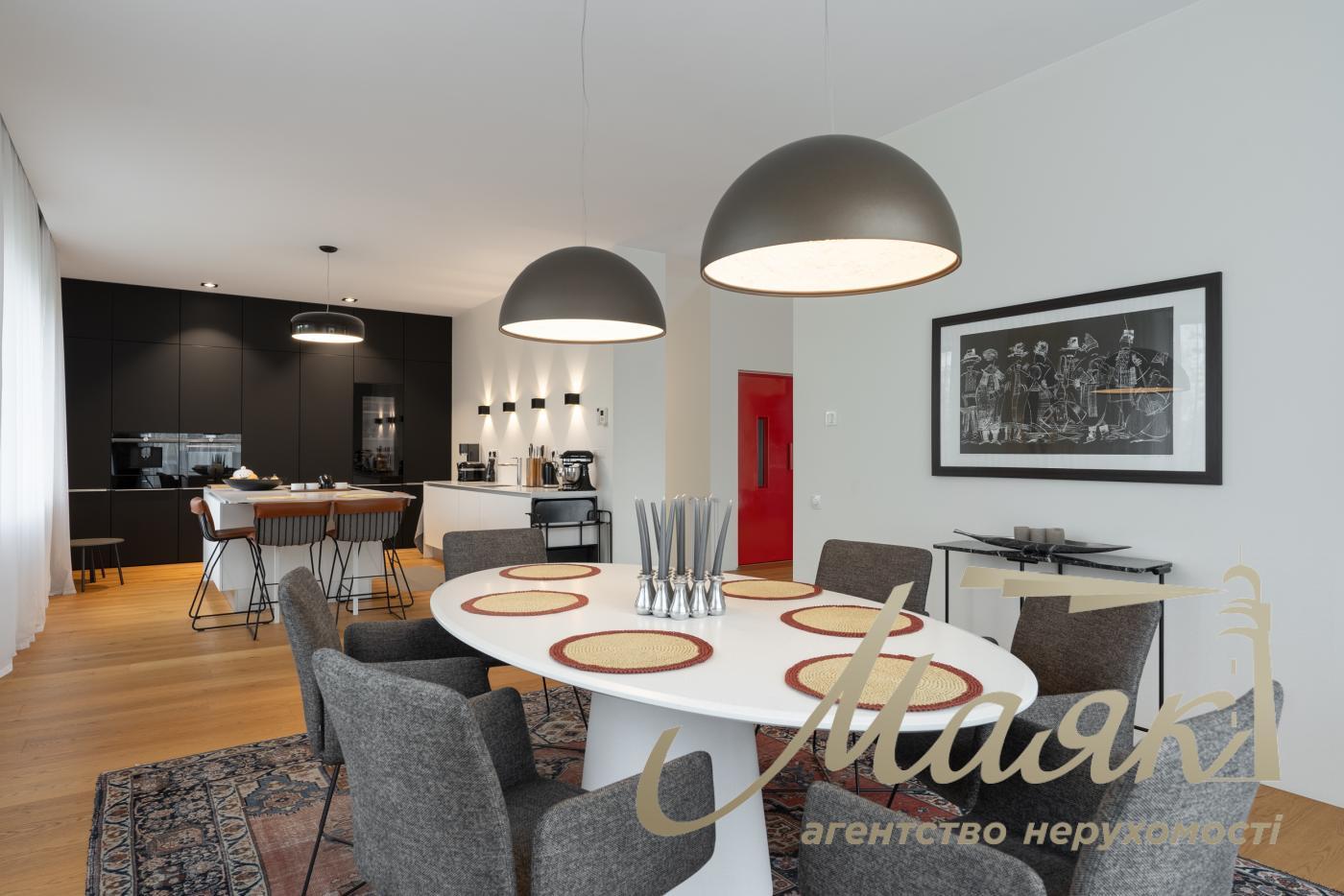 Продаж будинку на Батиєвій горі з розкішним краєвидом, Київ, Центр.