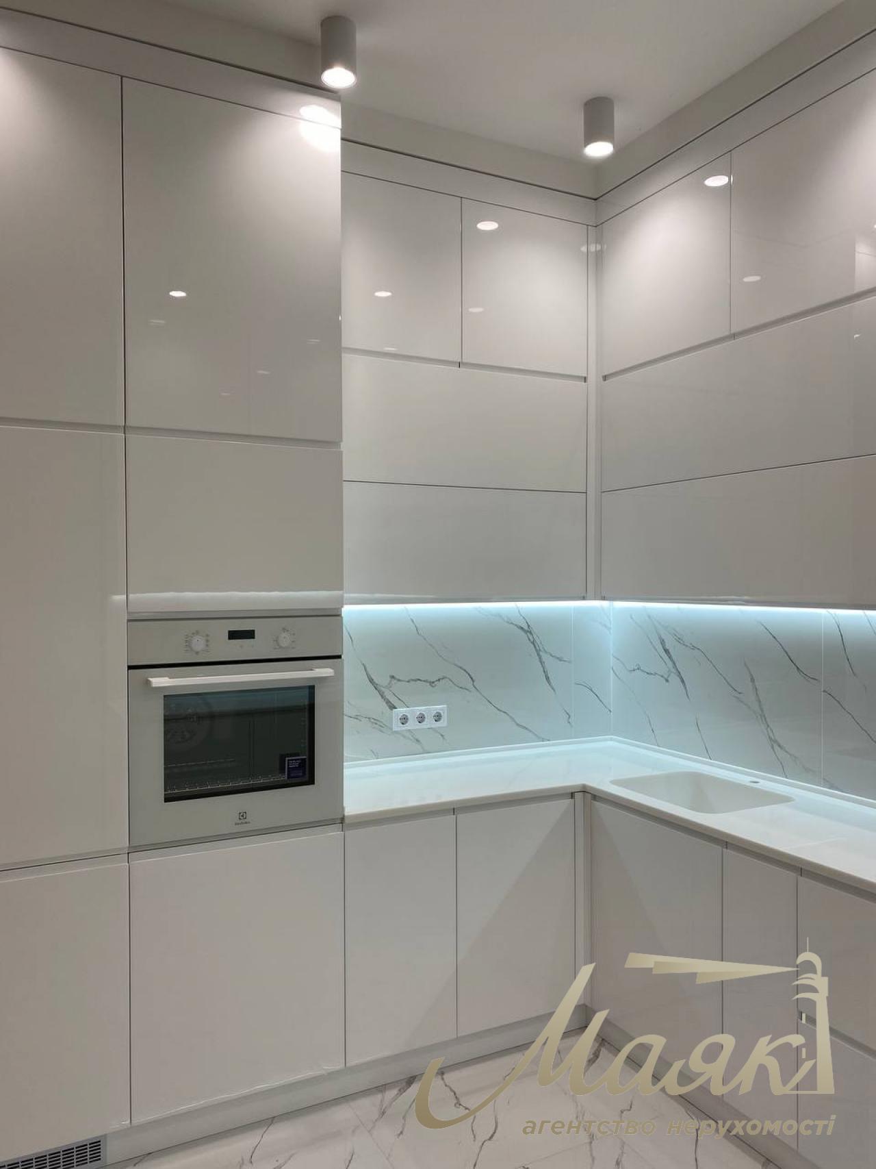 Продаж 3к квартири 97м2 з дизайнерським ремонтом у ЖК River Stone Рівер Стоун