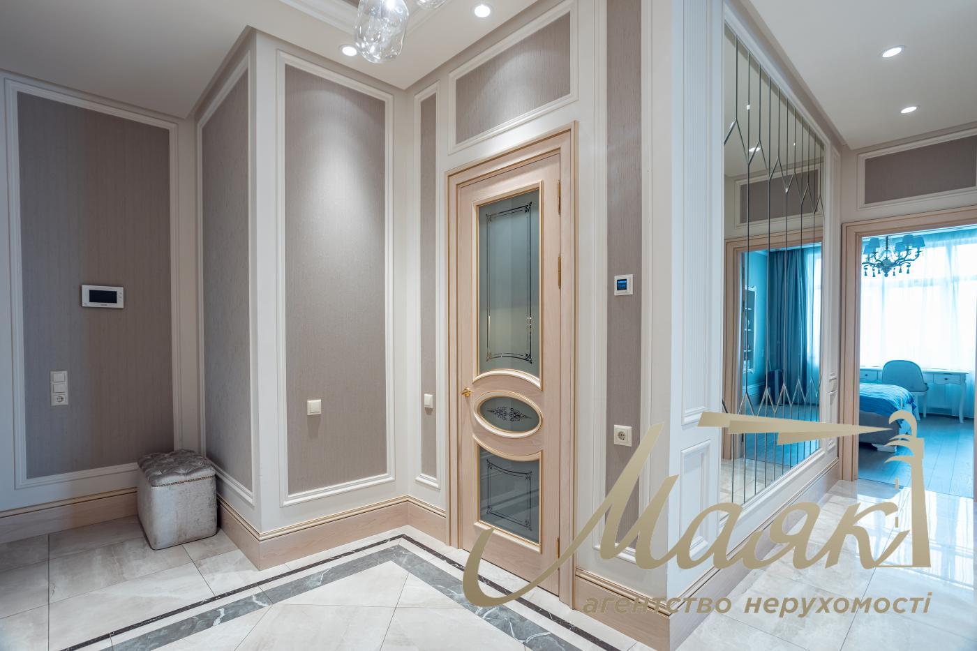 Rent 3-bedroom apartment LCD Novopecherskie Lipki, Verkhoglyada street (Dragomirov)