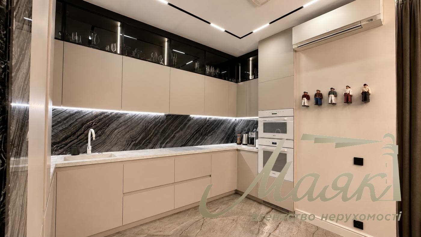 Продаж 4-кімнатної квартири площею 180 м² з двома терасами у ЖК «Park Avenue VIP», Голосієво, вул. Демеївська,