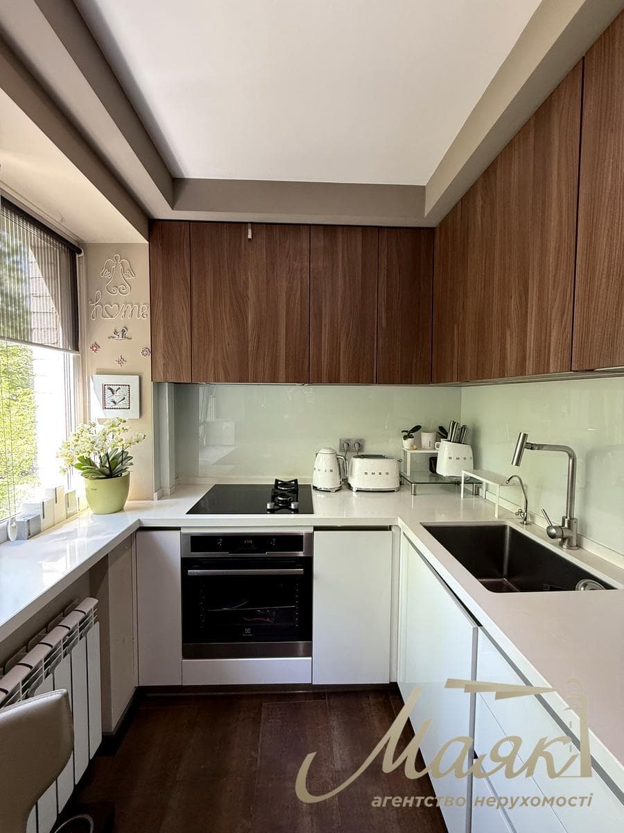 Продаж квартири площею 45 м² на Печерську, бульвар Лесі Українки, 14