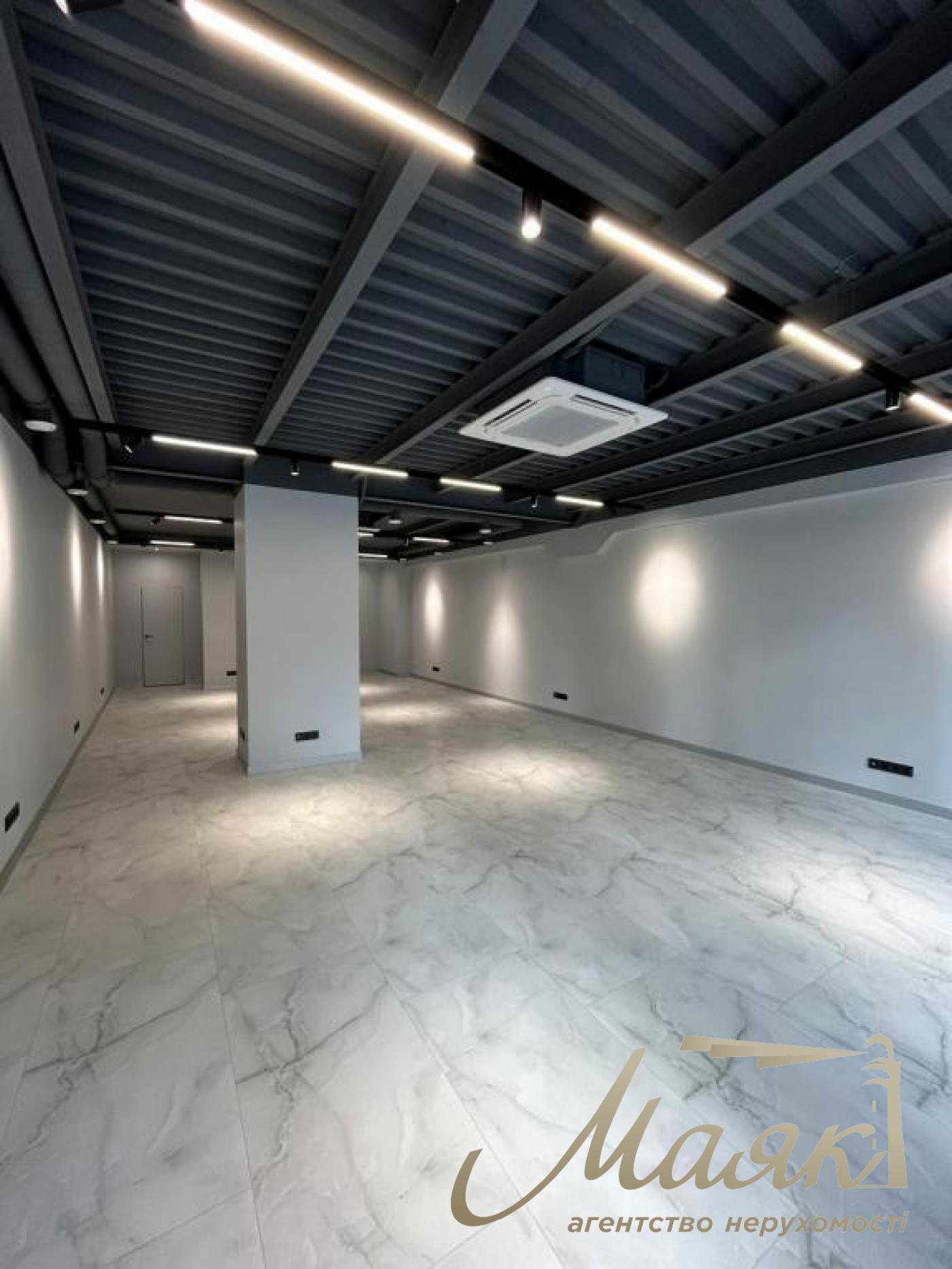 Оренда фасадного приміщення 89 м.кв. ЖК Дельмар, Центр