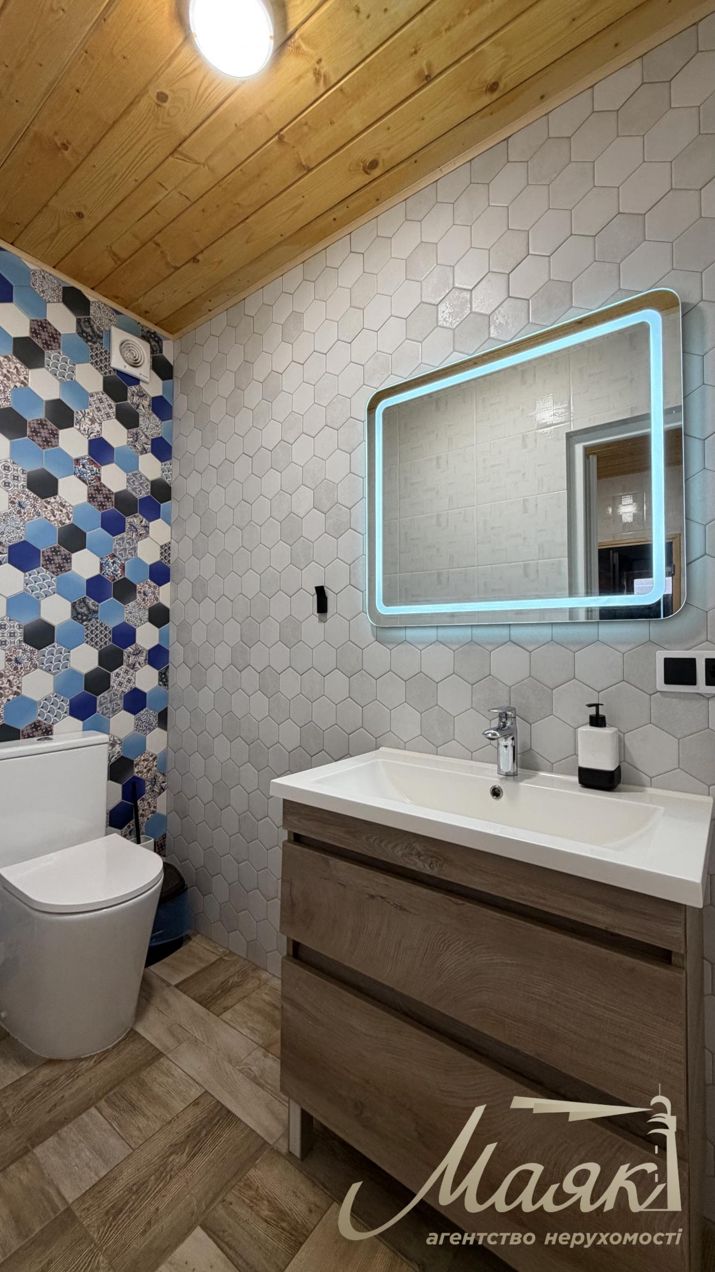 Продаж 2х-поверхового будинку 246м2 с. Зелений Бір/Крушинка, Одеський напрямок, Київська область.