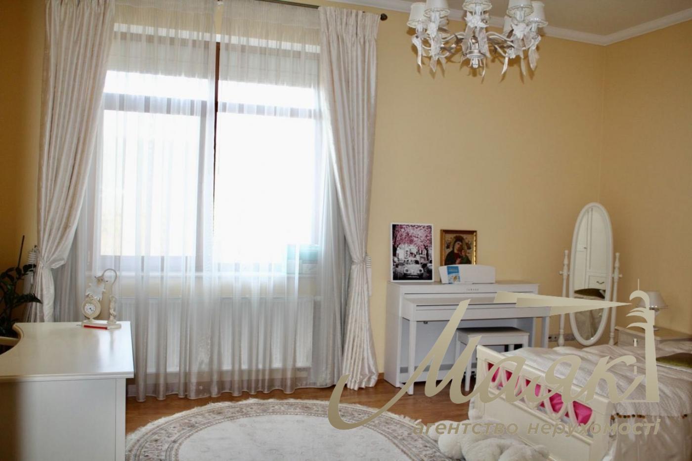 Продаж будинку 500 кв.м у Лісовому