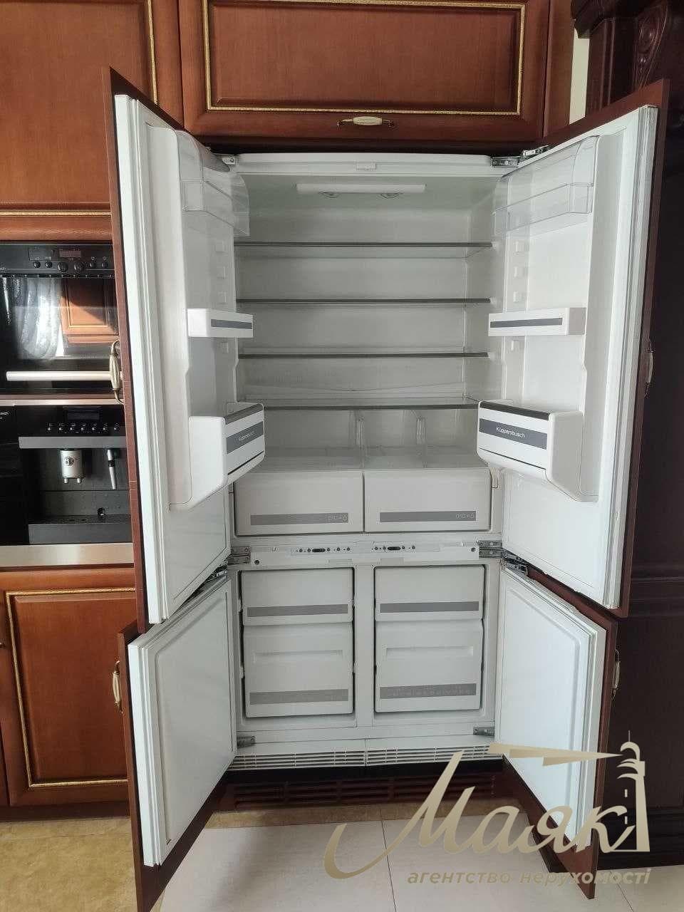 Продаж ексклюзивного триповерхового будинку площею 288 м² у житловому комплексі «Козя Спіна», Нові Петрівці, поруч із Межигір’ям, Вишгород