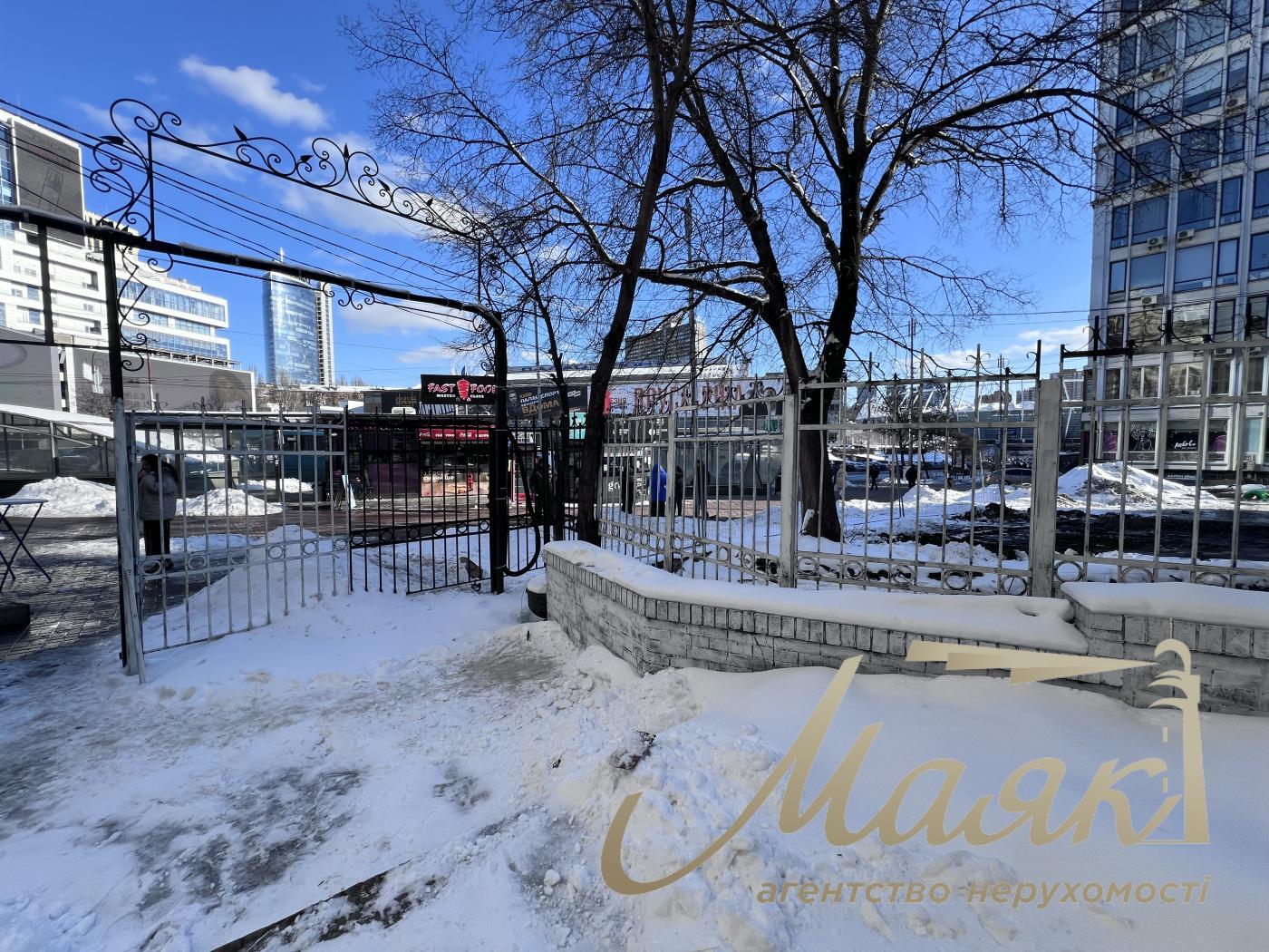 Оренда фасадного приміщення 156м2, Шота Руставелі 15.