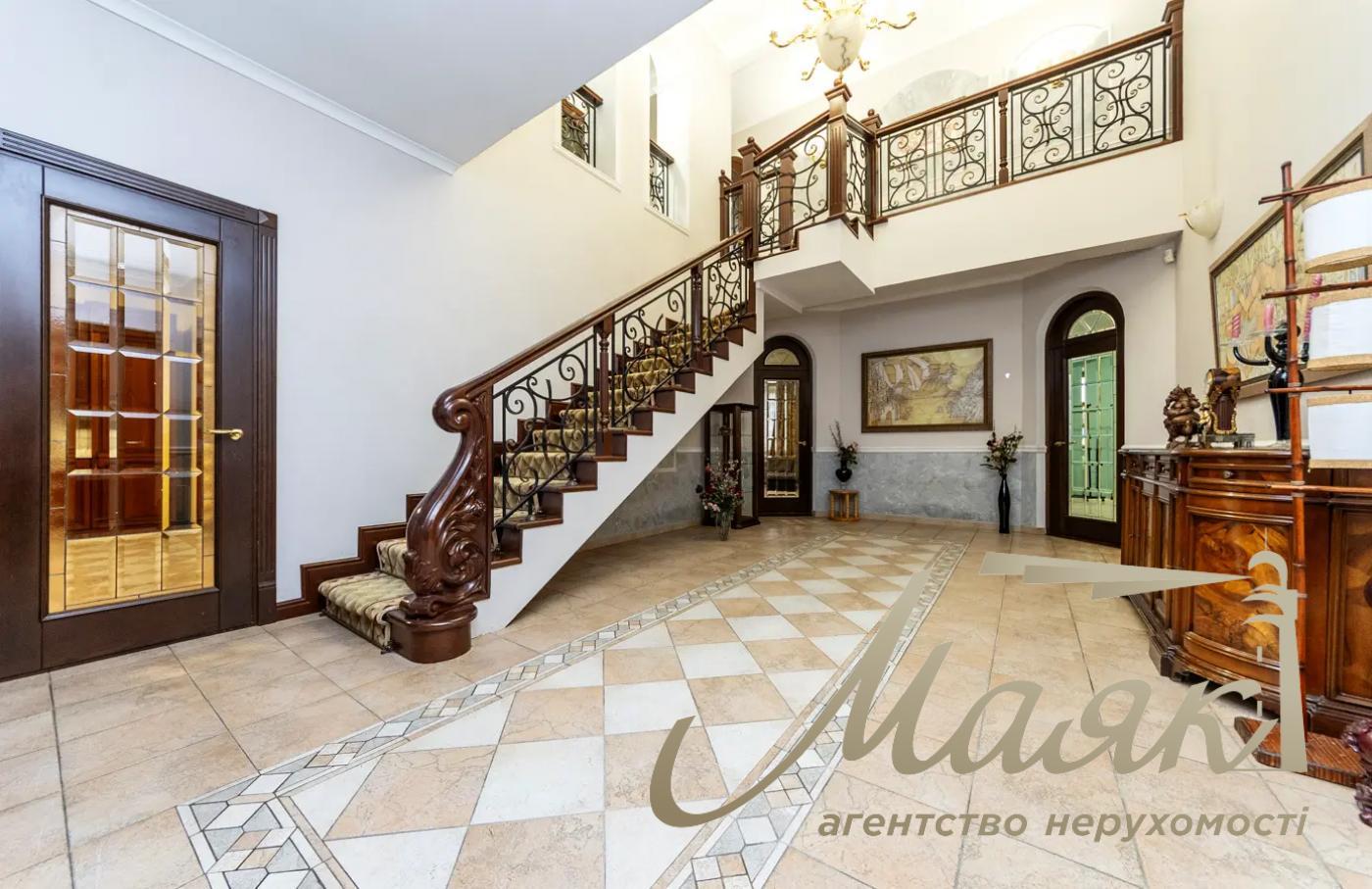 Продажа элитного дома 631м2 в Киеве, Голосеевский р-н, с.Вита-Литовская, пров. Залужный