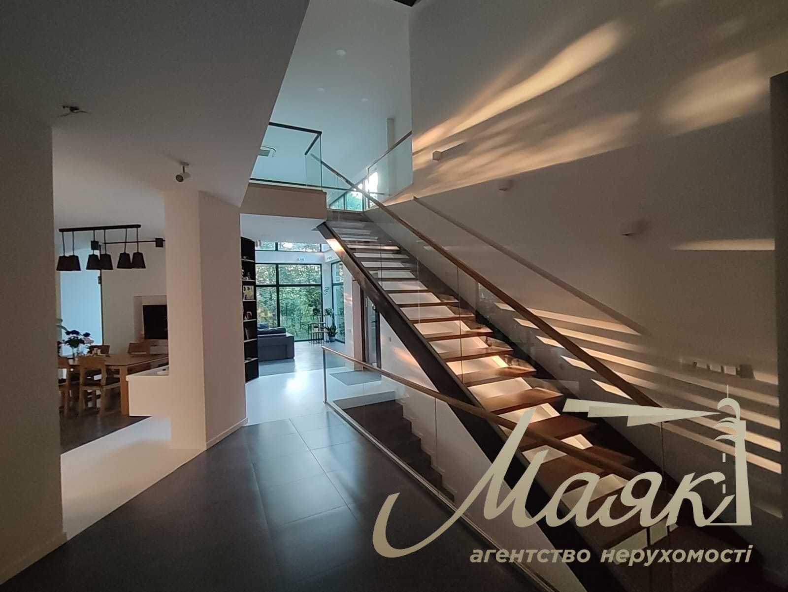 Продажа дома 390м2 среди заповедного парка рядом с Киевом