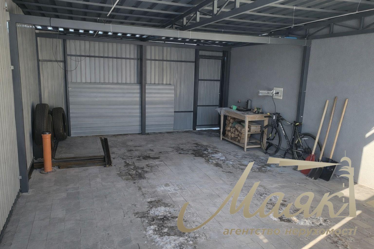 Продаж дуплексу з новим ремонтом, гаражем і власним бомбосховищем с.Крюківщина, котеджне містечко Beverly Hills (2 км від Києва).