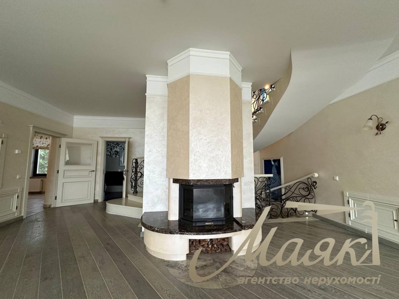 Продаж резиденції з двох будинків на 60 сотках землі на Хуторі Мриги, Голосіївський район.