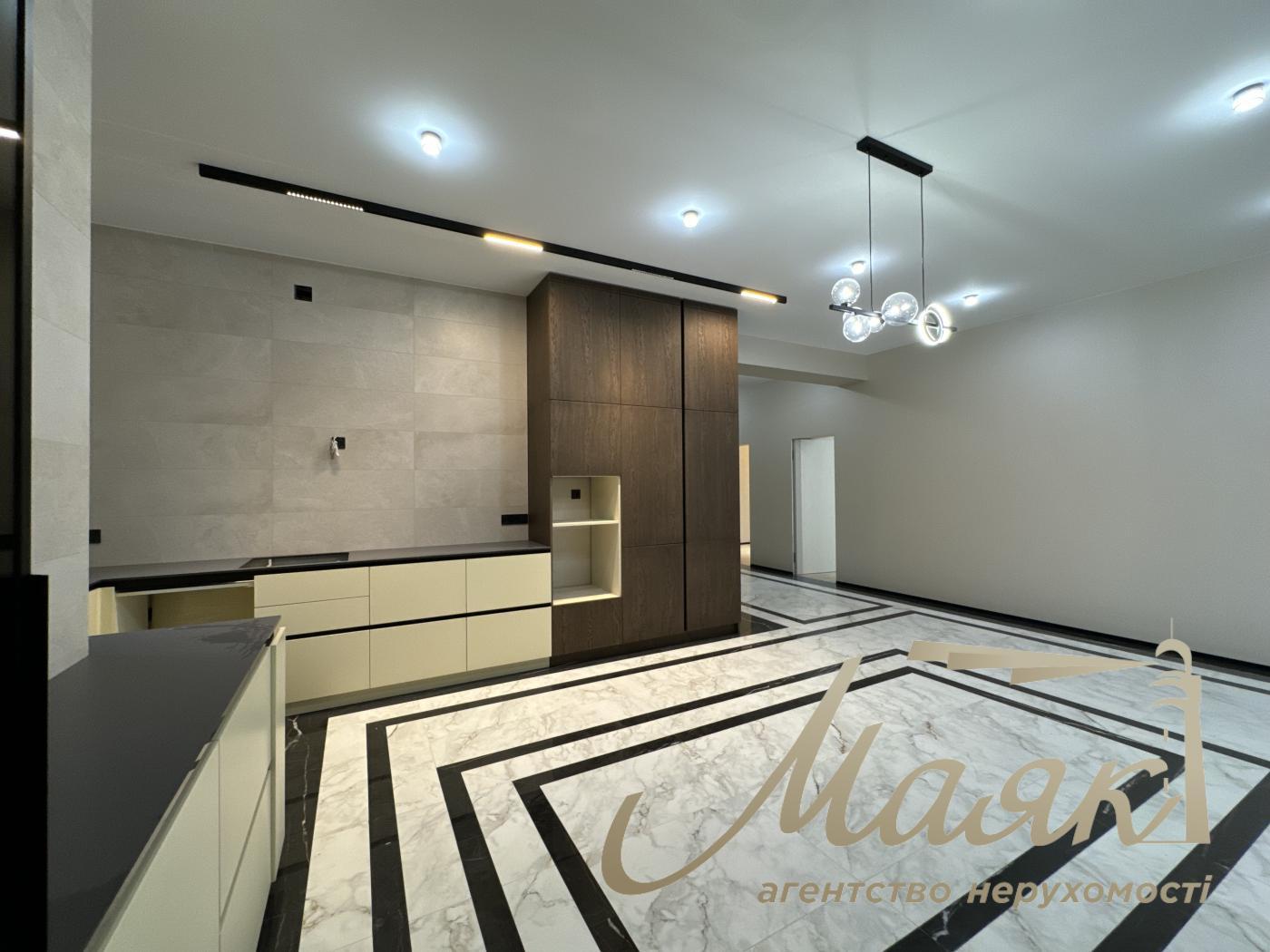 Продажа дома 286 м2  в с.Ходосовка КГ ВИТАГРАД