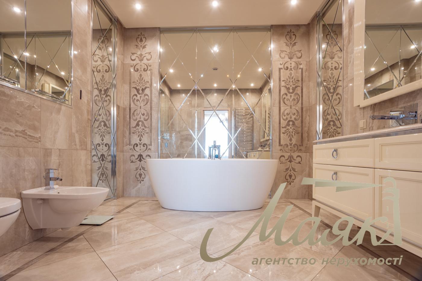 Rent 3-bedroom apartment LCD Novopecherskie Lipki, Verkhoglyada street (Dragomirov)