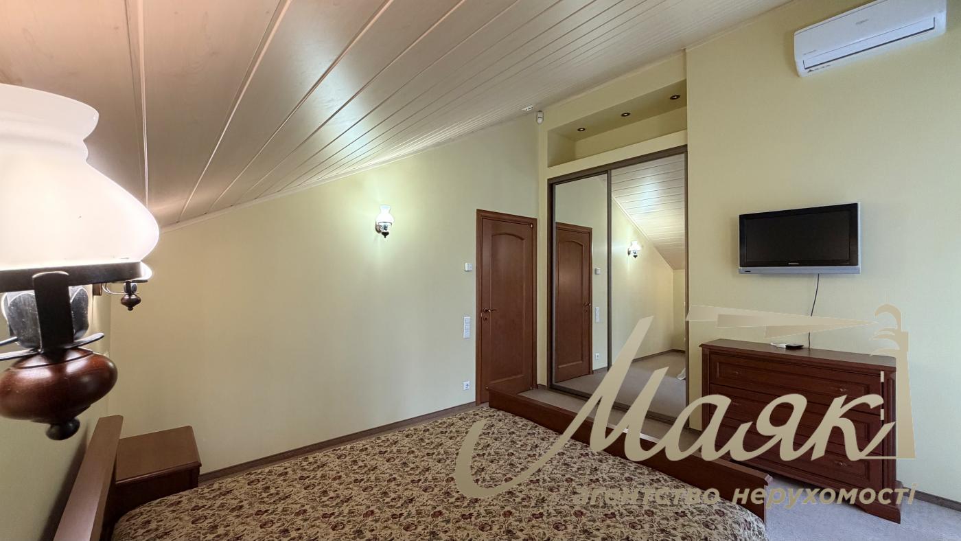 Оренда будинку К.Заспа, Козин, Плюти, оренда будинку в містечку, басейн, ліс, охорона