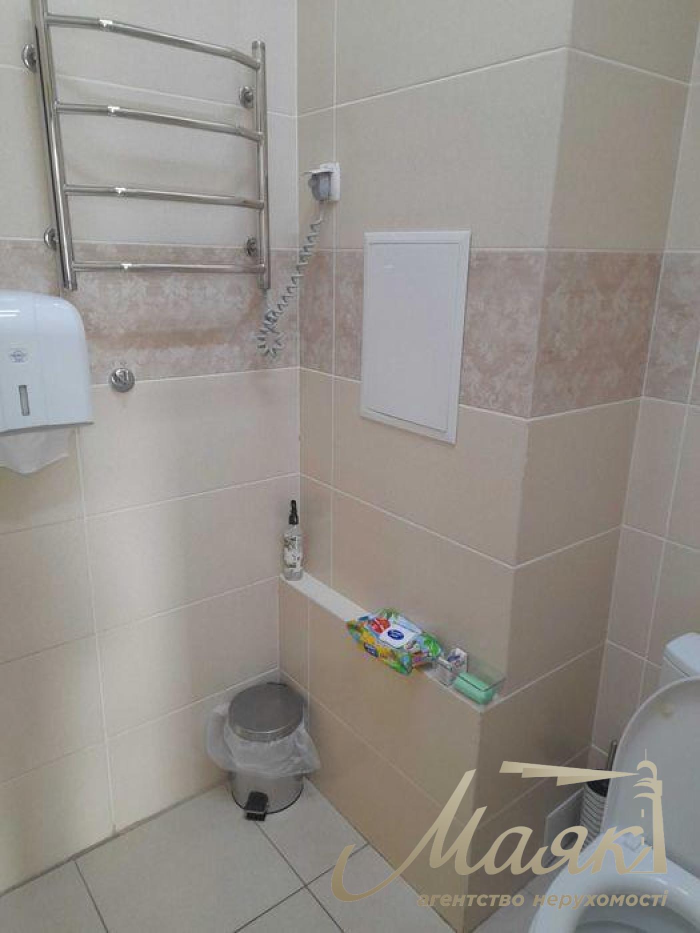 Оренда фасадного приміщення улю Фізкультури, Печерськ