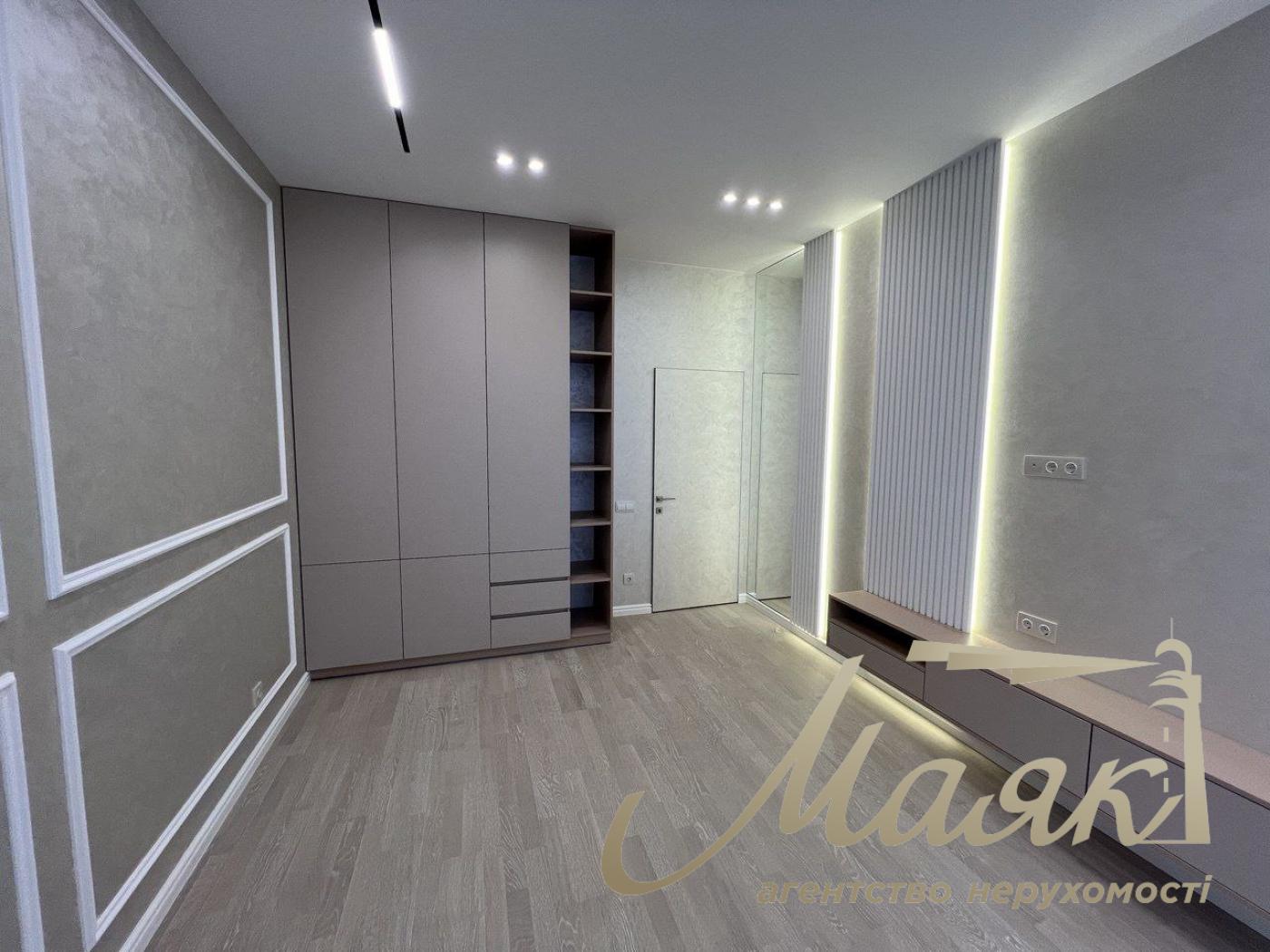 Продаж квартири 90 м2 у ЖК Бульвар фонтанів