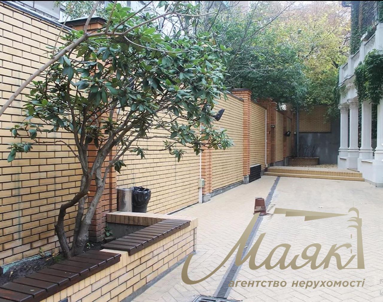 Respectable office building for sale! Zhylianska street. Center. Kyiv