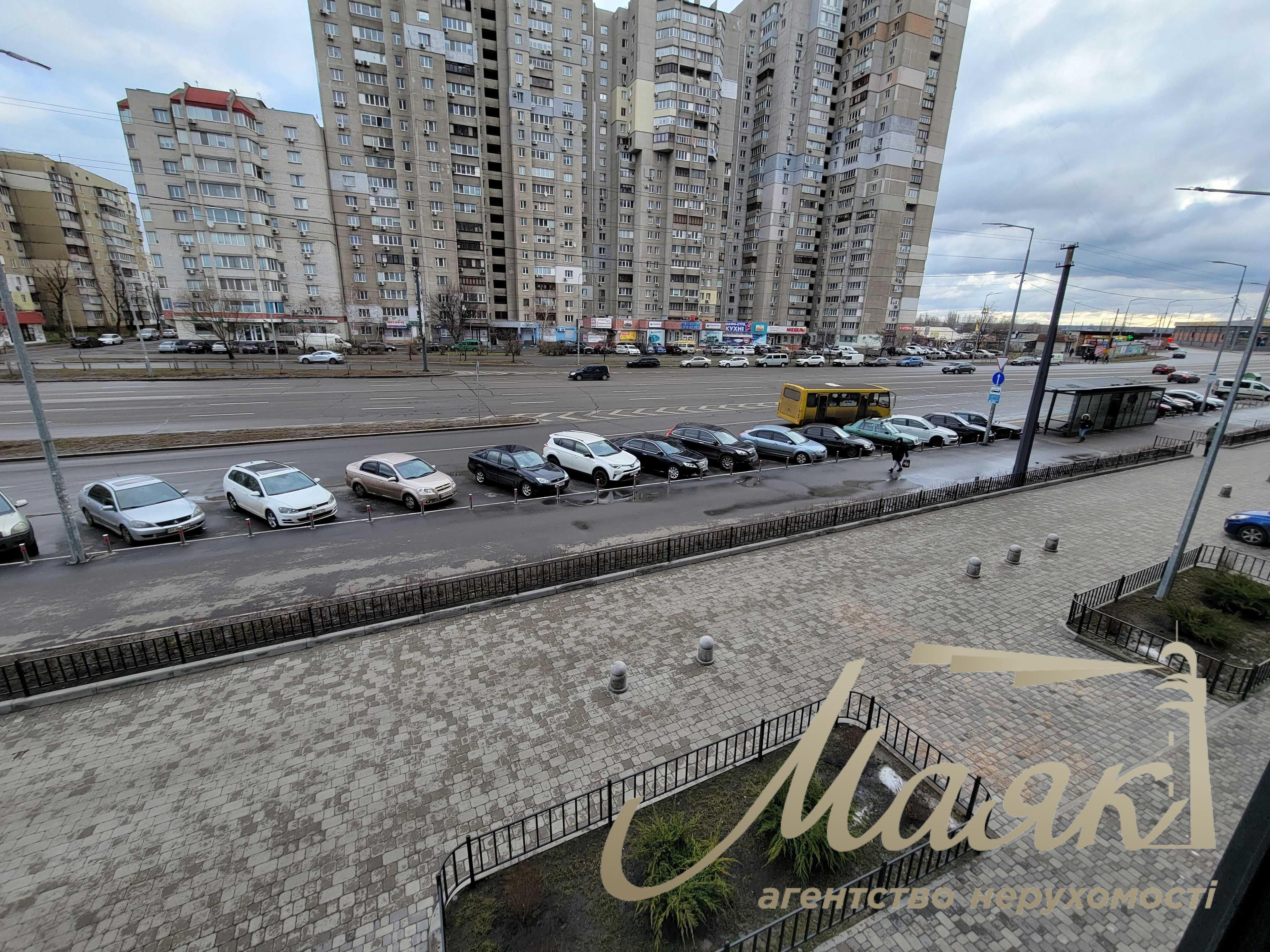 Rent Revutskogo 40B, Lebediny residential complex, Super facade, Kharkiv metro station.