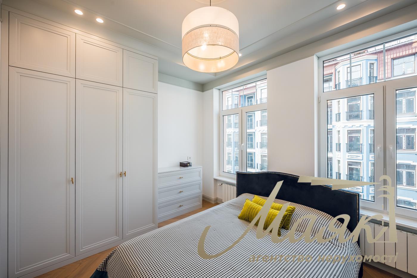 Продаж 3к квартири 99 м2, вул. Дегтярна 18, Воздвиженка. Дігтярна 18, Воздвиженка, Київ