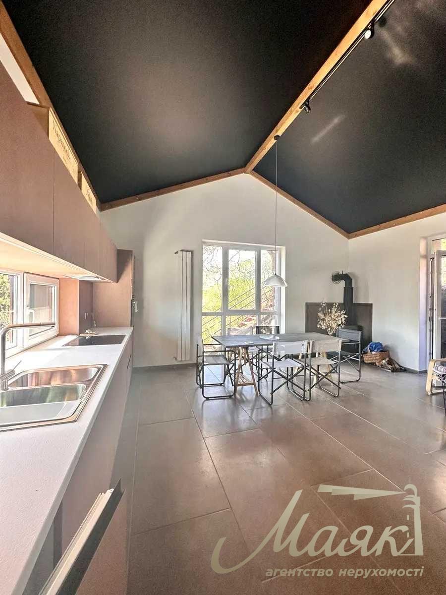 Продаж двоповерхового будинку 134м2 у с. Ходосівка, 15 хвилин до центру Києва.