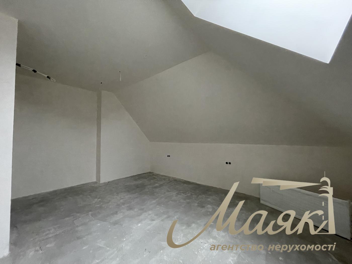 Продаж будинку з гаражем 365м2, ділянка 15 соток у КМ "ОБРІЙ - К" вул. Центральна, у с. Козин,