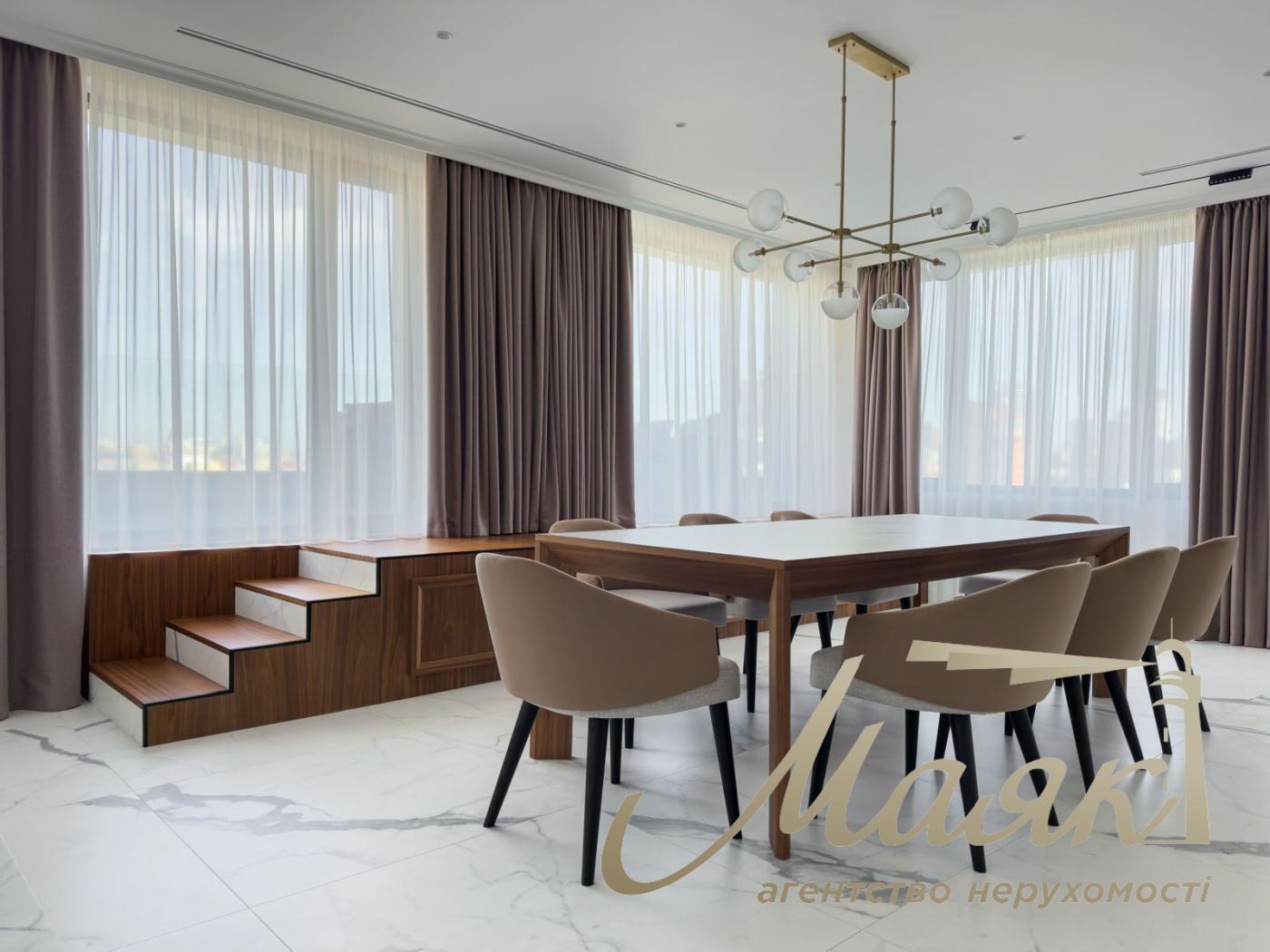 Rent of an exclusive apartment 300m2 in the residential complex Chicago Central house, Antonovicha st. (Gorky), 44