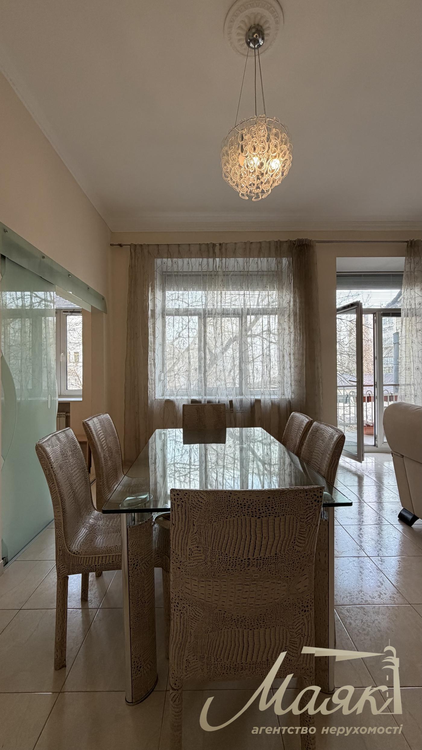 For sale 3-room apartment 98m2, str. Yaroslavov Val, 19, Shevchenkovsky district, Near Golden Gate, Sofia Square, Andreevsky Descent.