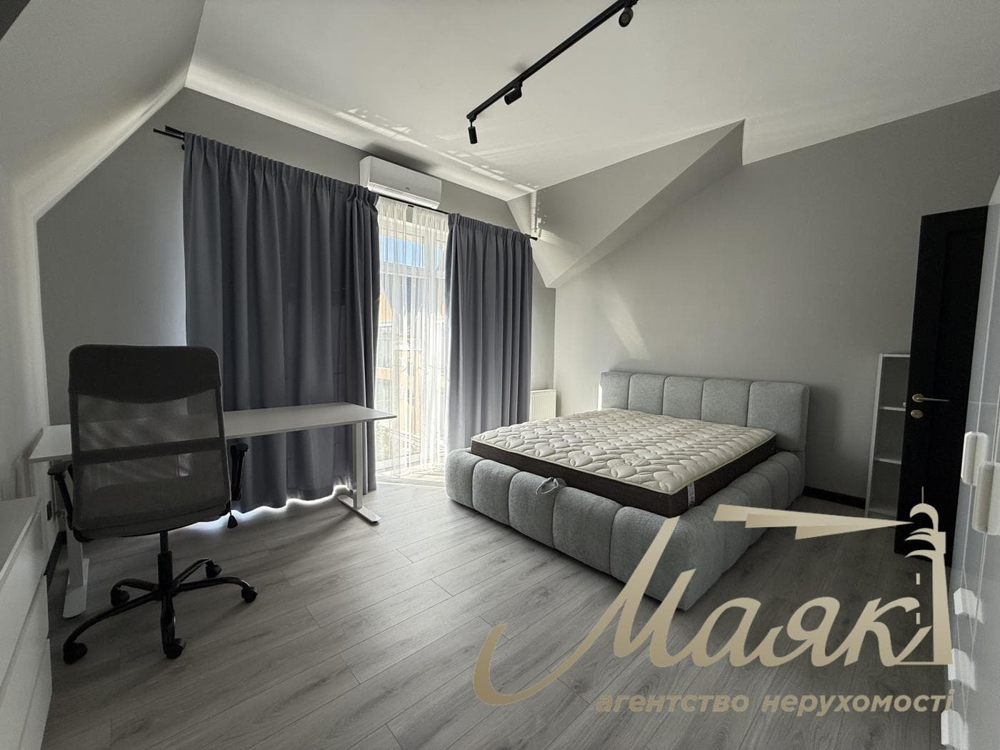 Оренда 3-поверхового таунхауса площею 220 м², Козин, КГ Montana Village