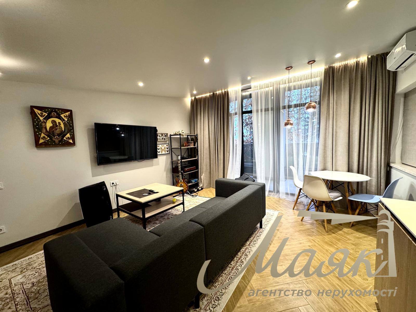 Оренда заміського будинку 215м2 з басейном у престижному передмісті Києва, Обухівський напрямок.