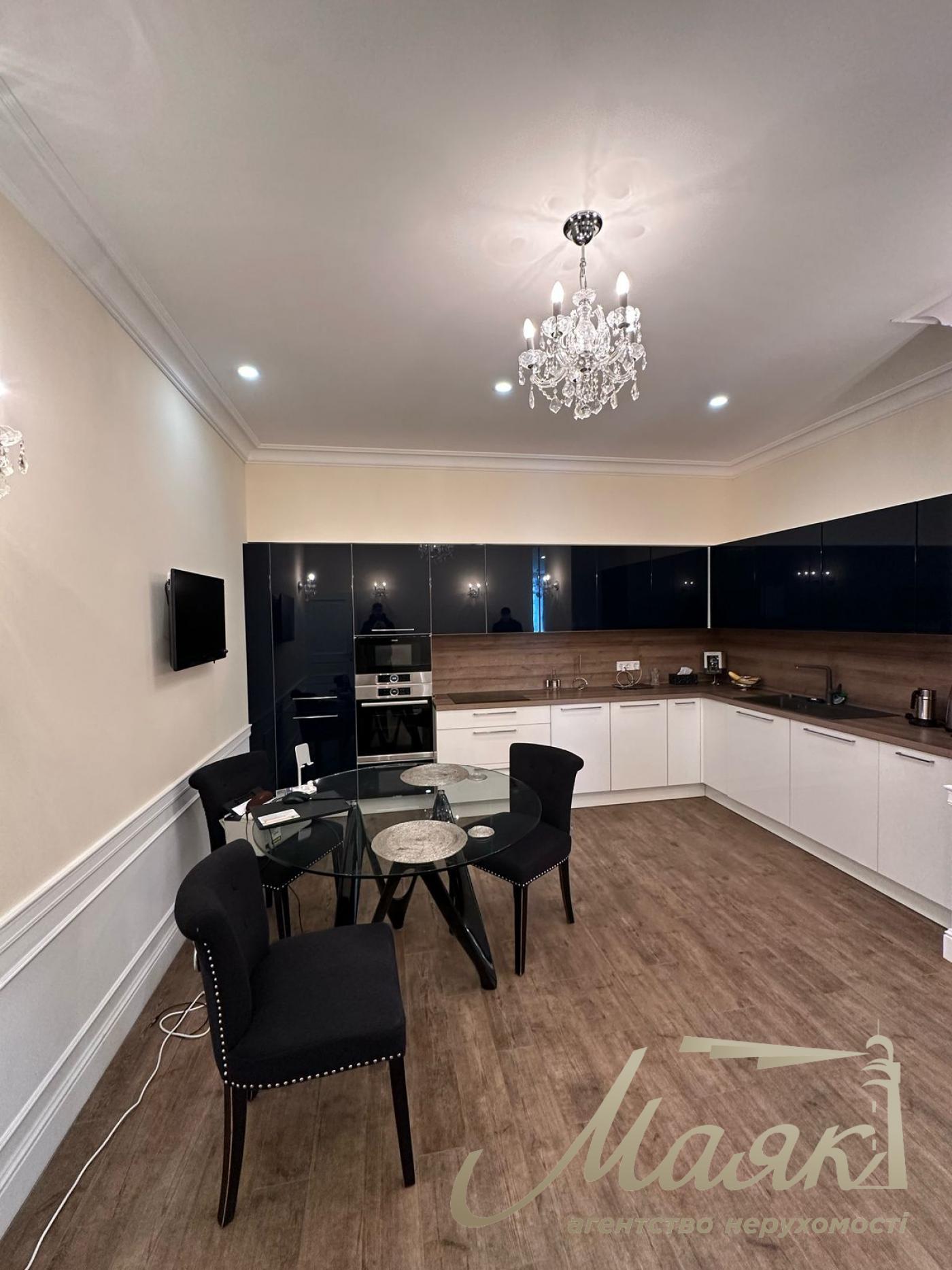 Sale of apartment 156m2 in residential complex Novopecherskie Lipki, Andreya Verkhoglyada st., Pechersk, Kyiv