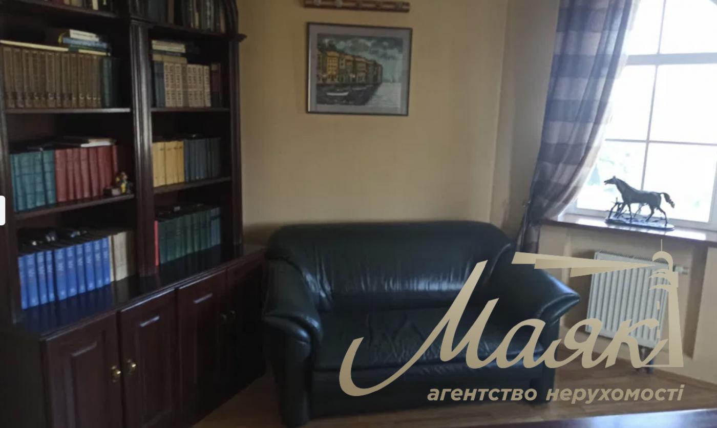 Sale of house (430m2) with swimming pool s.Lesniki