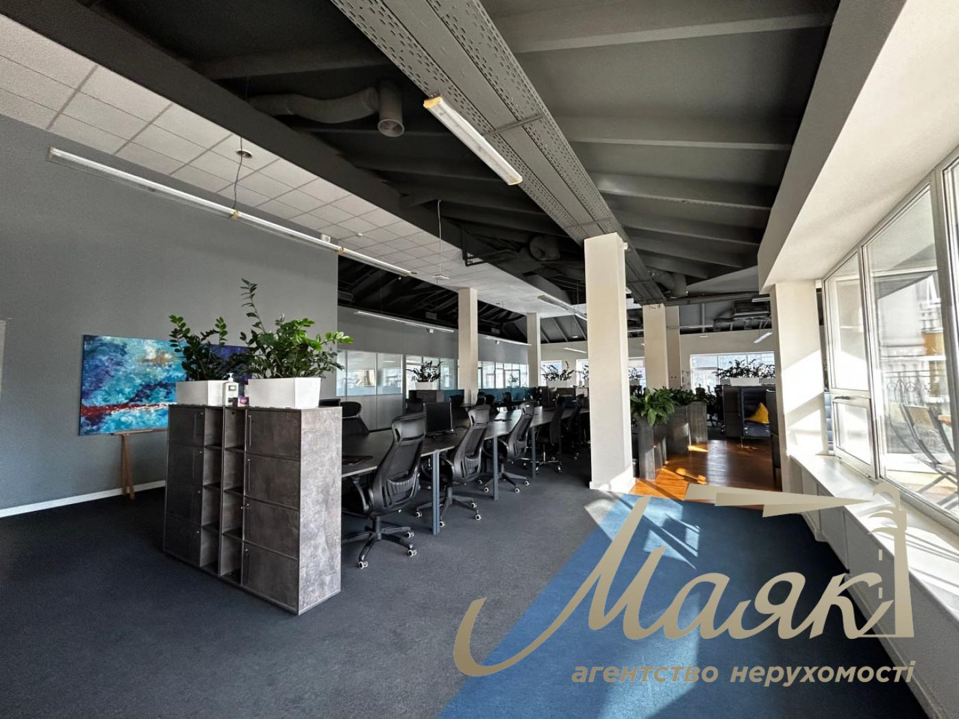 Оренда офісу 944 м2 у БЦ з ремонтом, терасою Олімпійська