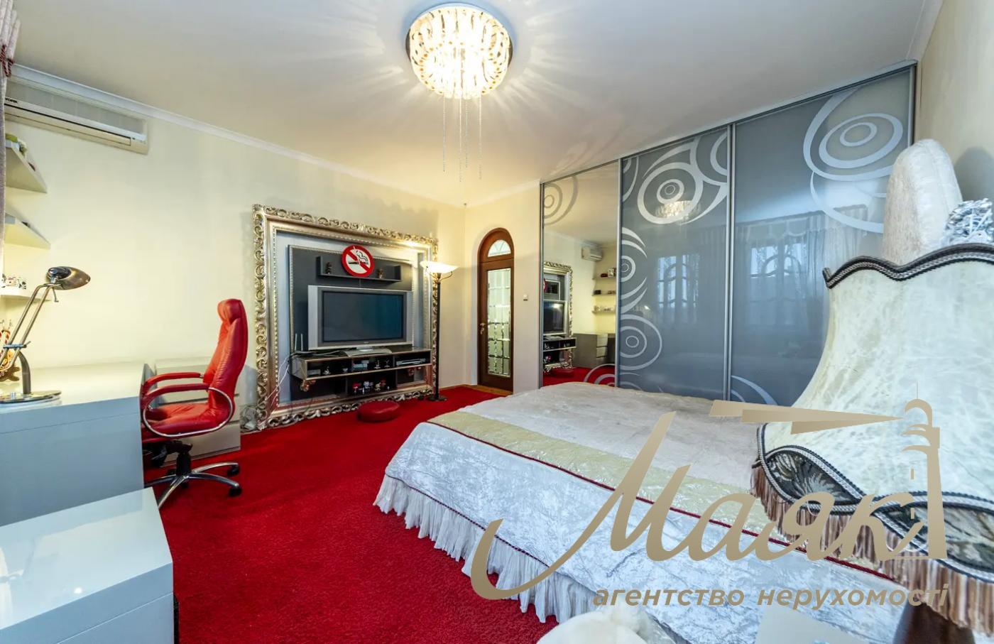 Продажа элитного дома 631м2 в Киеве, Голосеевский р-н, с.Вита-Литовская, пров. Залужный