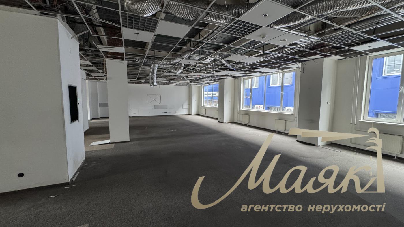 Rent an open space office1500 m2 in Obolon, Lugovaya, office center