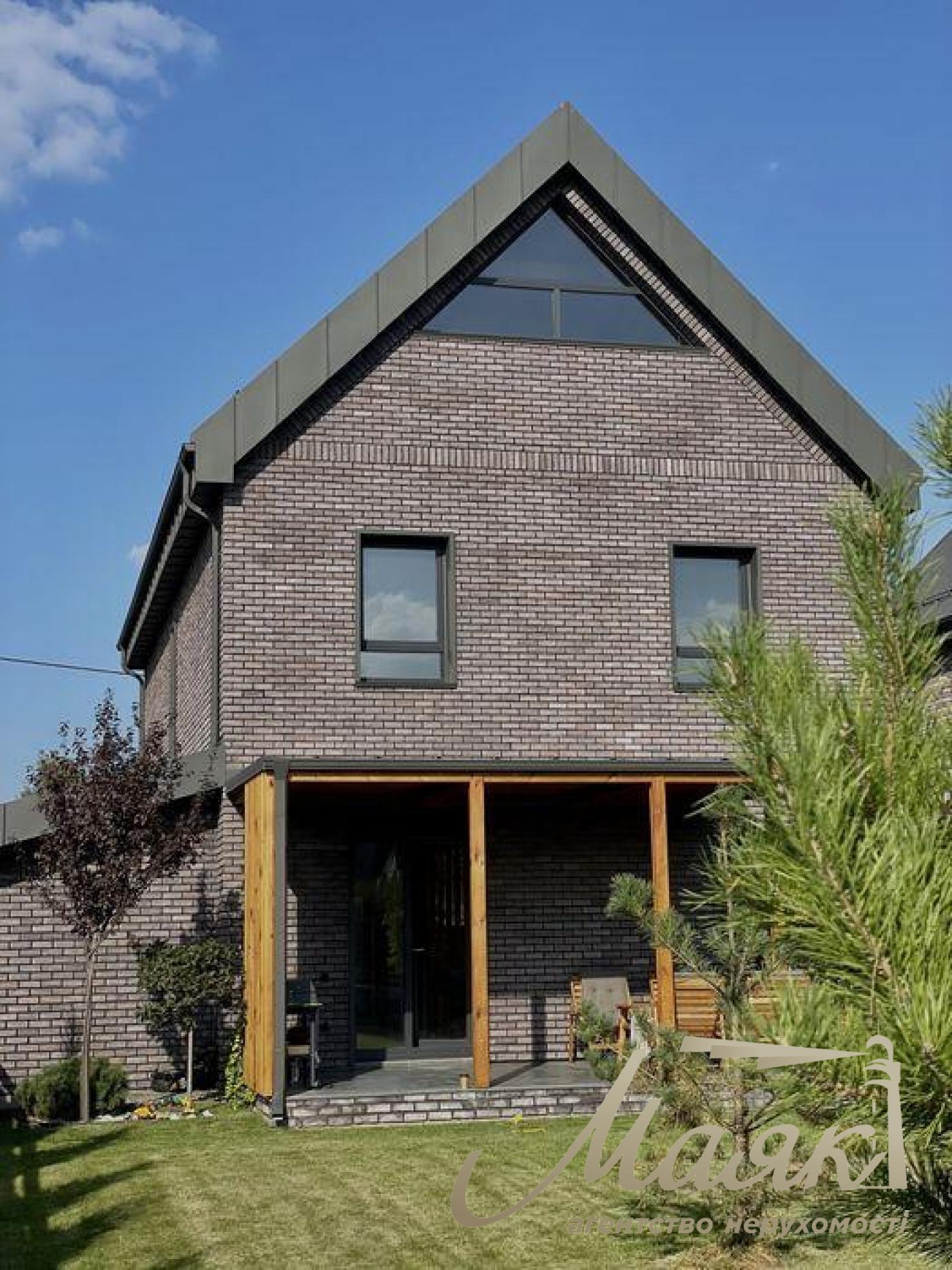 Sale of a modern house 246 sq.m. Plot 6 acres. Center. Zhulyany.