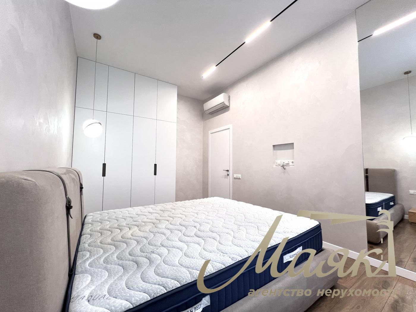 Оренда заміського будинку на Осокорках у котеджному містечку "Блакитна Лагуна"