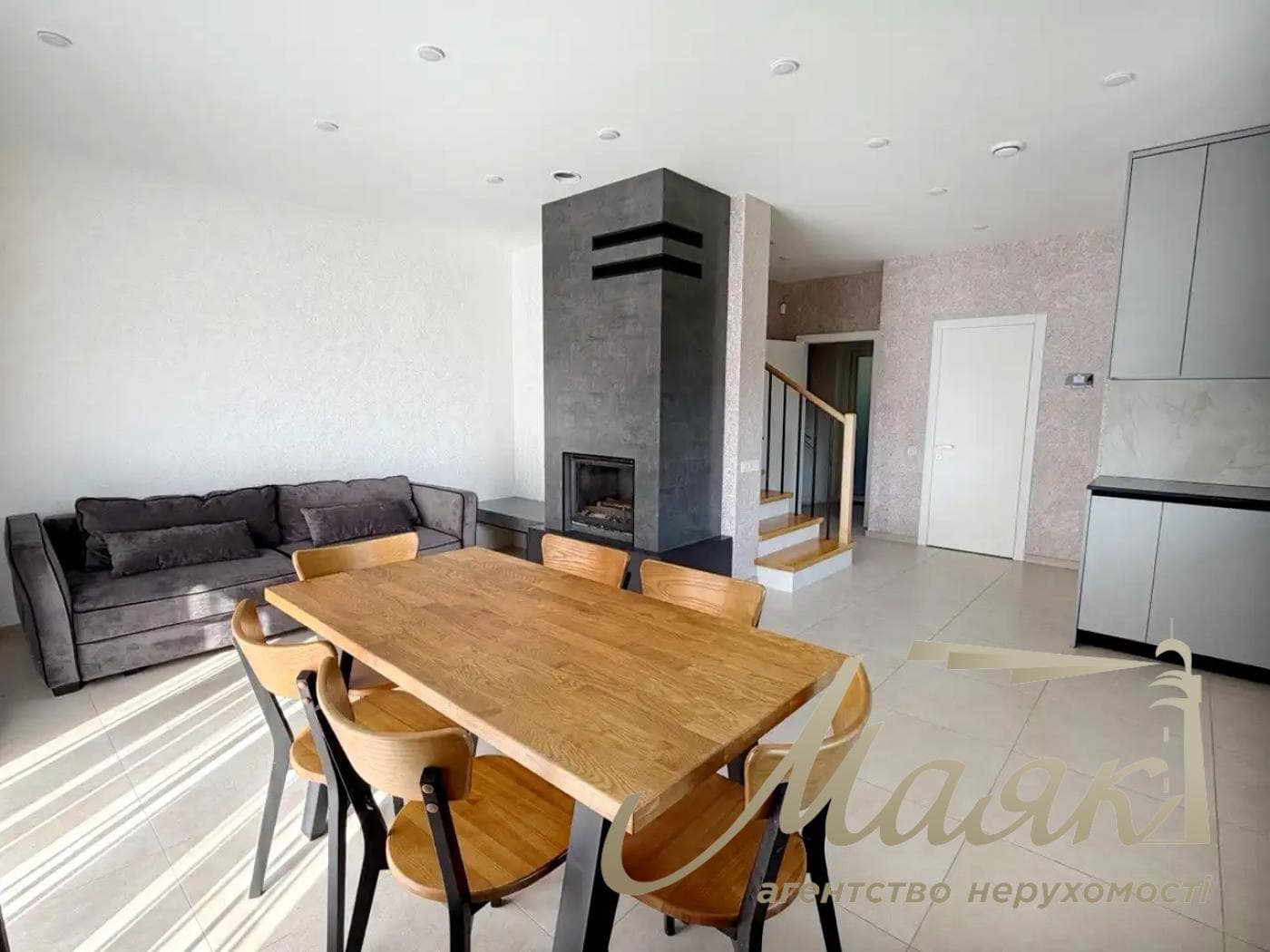 Оренда 2-поверхового будинку площею 190 м², село Нові Безрадичі